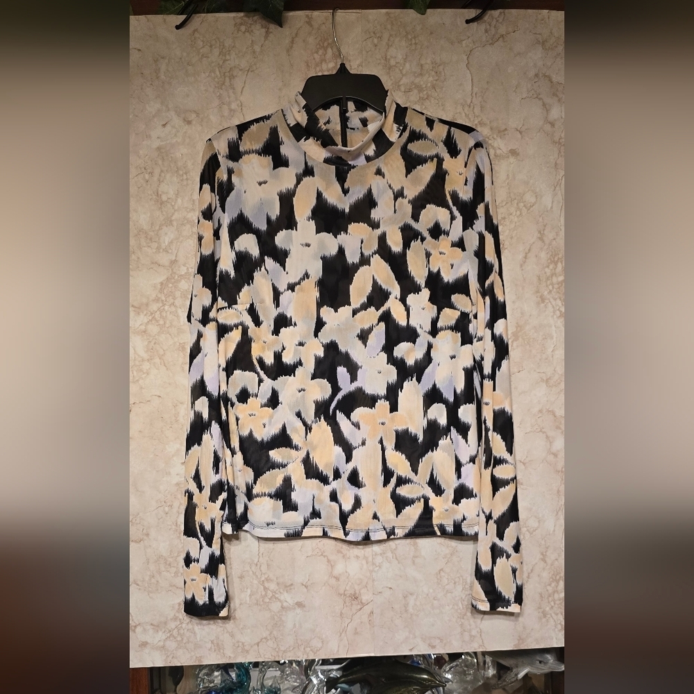 Cabi | Fitted Top | Black and Cream |  Floral Long Sleeve | Size M